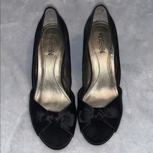 LIKE NEW KENNETH COLE HEELS